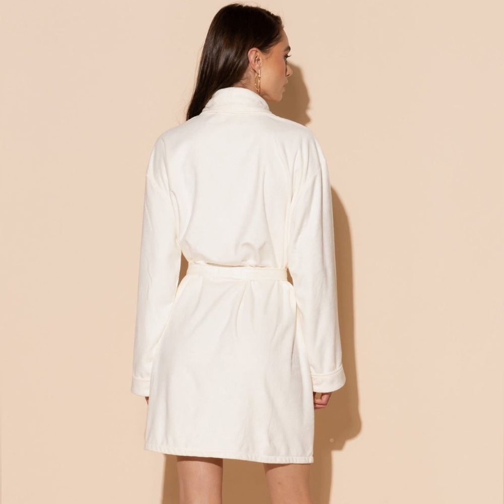 Wrap Up by VP ivory Cream Short Robe microfiber soft attached belt pockets - Picture 2 of 10